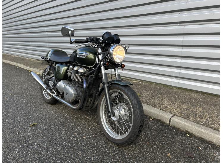 TRIUMPH THRUXTON 900