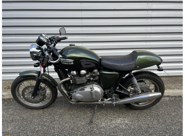 TRIUMPH THRUXTON 900